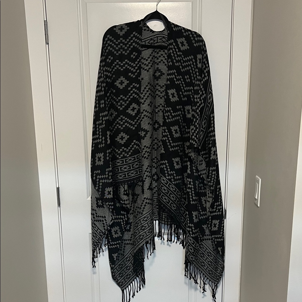 Black and Gray Geometric Patterned Poncho